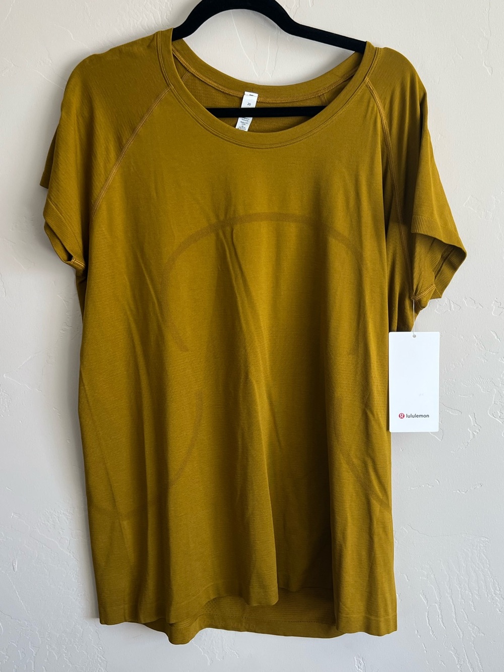 NWT Swiftly Tech Short Sleeve 2.0, Size 20